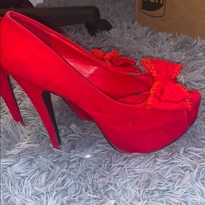 Body central red pumps